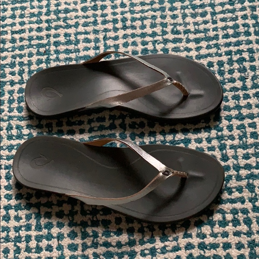 Olukai Ho’Pio Silver Leather Flip Flop Sandals 10